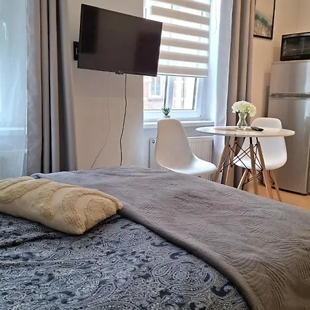 -studio 4 *